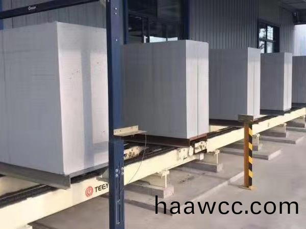 粉(fen)煤灰加(jia)氣塊