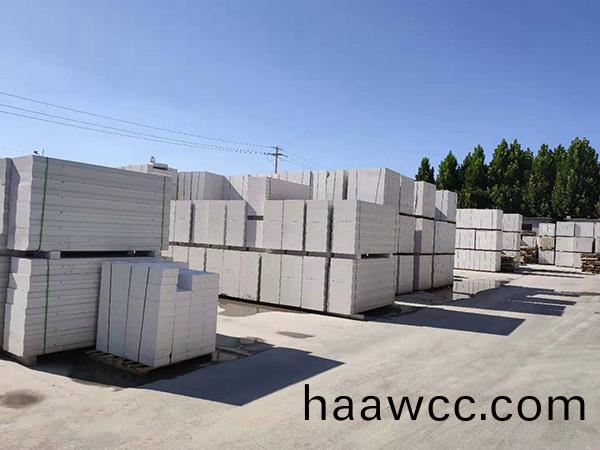 自保溫蒸壓砂加(jia)氣混凝(ning)土砌塊